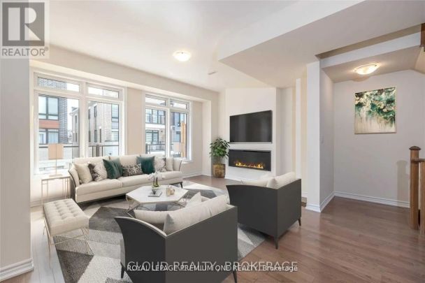 24 ELSINORE STREET - Photo 1