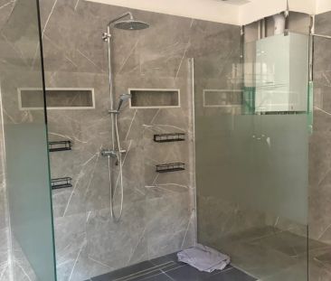Moderne 5 Zimmer Wohnung im Altbau mit Aussenflächen und Gartennutzung - Photo 2