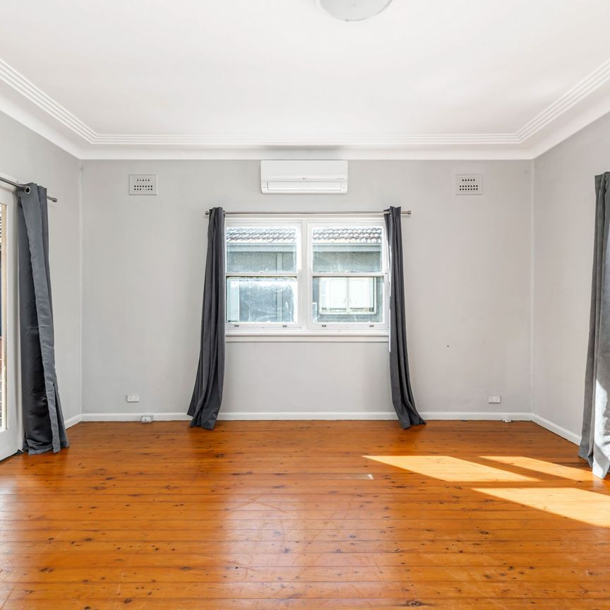 THREE BEDROOM SPACIOUS HOME - Photo 1