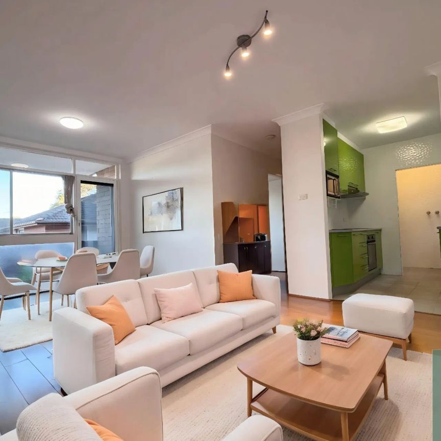Two Bedrooms, Garage, Walk to Station - Photo 1