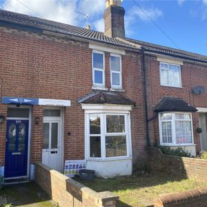 3 Bedroom House - Market Street, Eastleigh - Photo 2