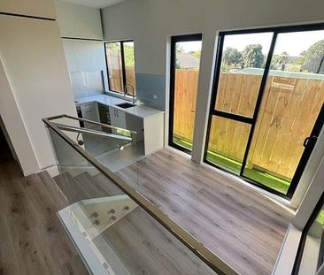 Chic 4BR Townhouse in Mt. Wellington - Photo 6