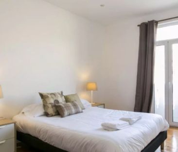 Room in a shared 5-bedroom apartment for rent in Lisbon, all bills included - Photo 5