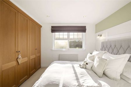 A wonderful four bedroom detached house with double garage and off street parking. - Photo 5