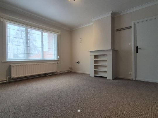 Ruime gezinswoning met zonnige tuin op een uitstekende locatie - Photo 1