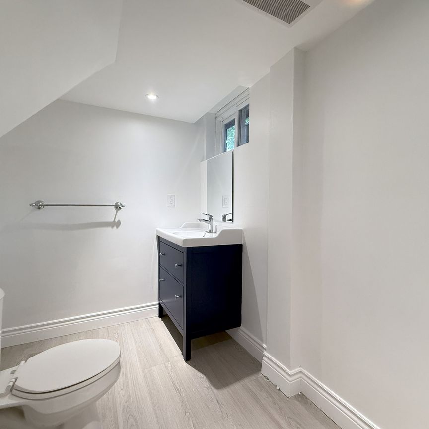 For Lease - 1227b Argreen Road, Mississauga, Ontario - Photo 1