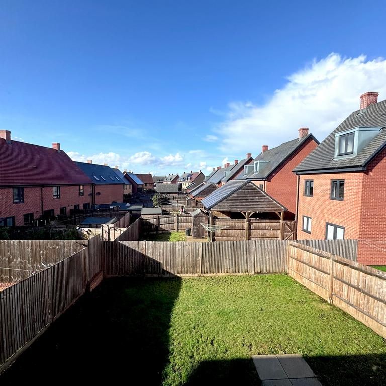 3 bedroom semi-detached house to rent - Photo 1