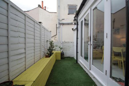 2 bedroom house to rent - Photo 2