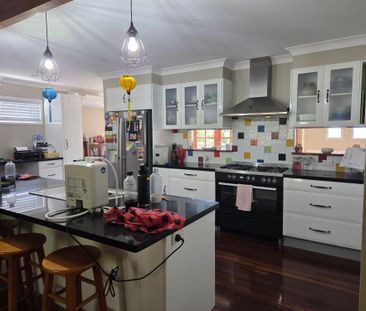 Holland Park West - Photo 1