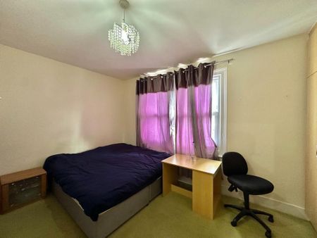 3 bedroom semi-detached house to rent - Photo 4