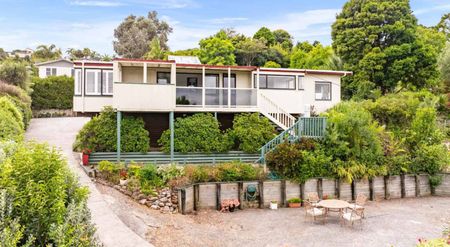 Panoramic views and city living - Photo 5