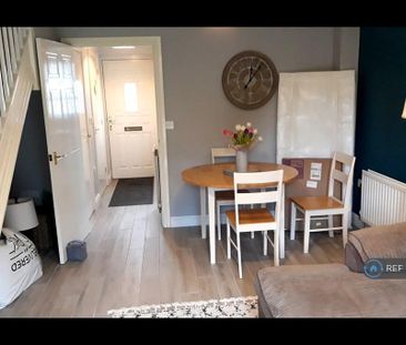 2 bedroom semi-detached house to rent - Photo 4