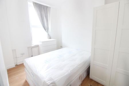 3 bedroom flat to rent - Photo 2