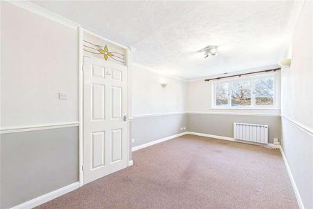 Redfield Court, Newbury, Berkshire, RG14 - Photo 2