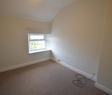2 bedroom end of terrace house to rent - Photo 2