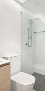 FURNISHED STUDIO APARTMENTS - RENT INCLUDES WATER,GAS,ELECTRICITY AND INTERNET! - Photo 4