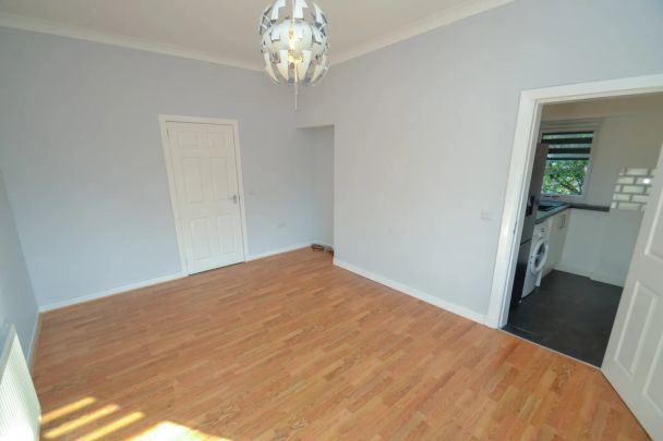 3 bed flat to rent in Tannadice Avenue, G52 - Photo 1