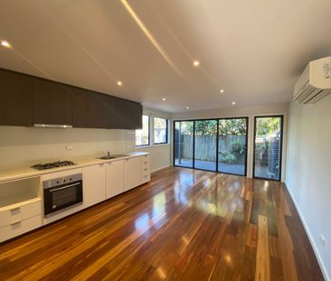 Great townhouse in a great spot! - Photo 5