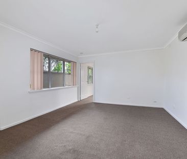 CHARMING ONE- BEDROOM RETEAT IN BRUNSWICK WEST - Photo 2