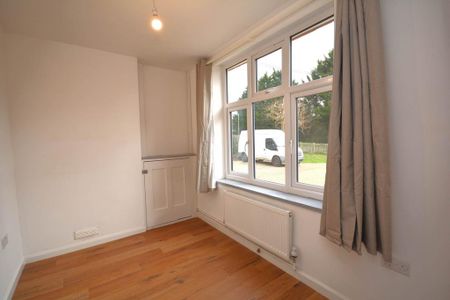 3 bedroom semi-detached house to rent - Photo 4