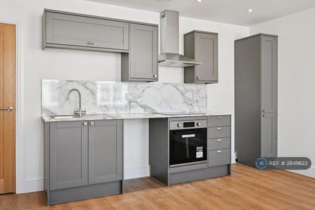 1 bedroom flat to rent - Photo 4