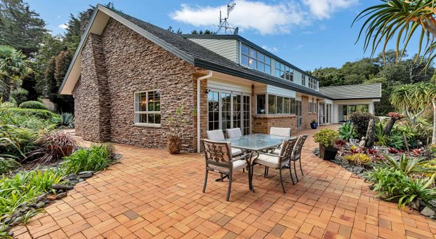 Stunning Executive Family Retreat in Gated Community - Photo 1