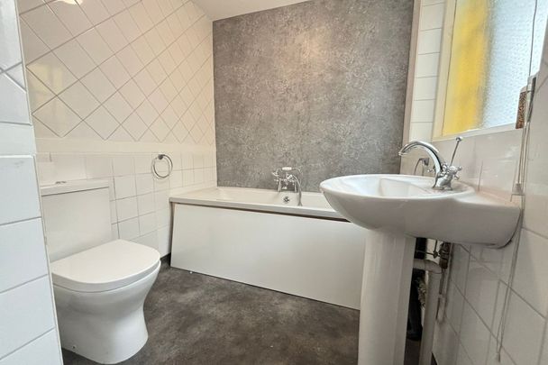 Hughenden Road - Photo 1