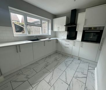 Semi-detached house to rent on - Photo 2