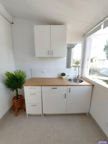 Furnished & Utilities 4 Bedroom Home - 1 Room Available - Photo 5