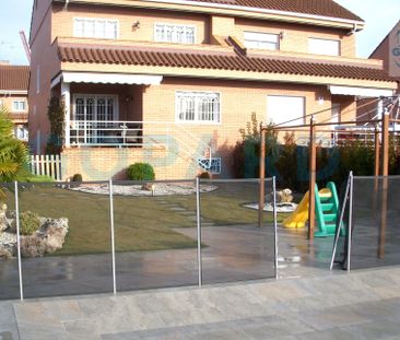 Casa adosada de alquiler en Villanueva de la Cañada ciudad - Photo 2