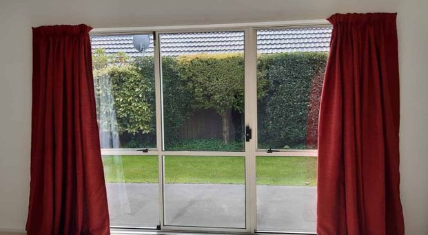 *** FAMILY HOME IN GREAT LOCATION *** - Photo 1