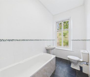 3 bedroom flat to rent - Photo 3