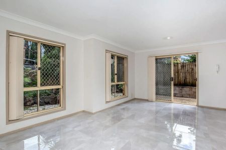 Modern 3-Bedroom Townhouse in Gated Boutique Complex - Photo 2