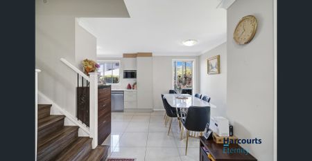 Stunning 4 Bedroom Townhouse Situated in the Heart of Girraween! - Photo 4