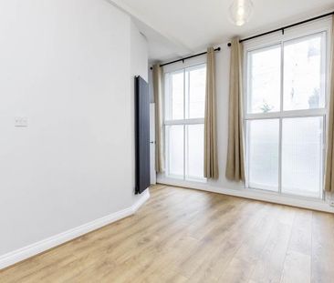 Newly refurbished wood floors zone one location mins to tube & shops - Photo 1