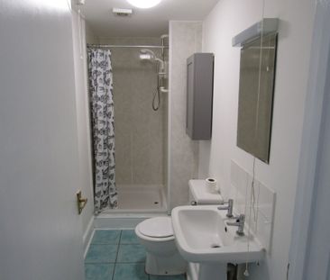 1 bed Apartment - To Let - Photo 5