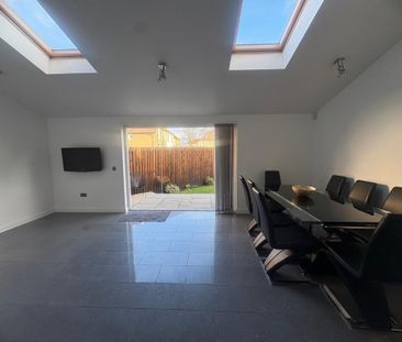 3 bedroom semi-detached villa to rent - Photo 1