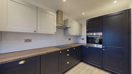 2 bedroom semi-detached house to rent - Photo 5