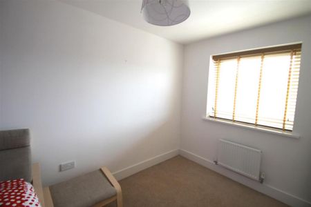 3 bedroom end of terrace house to rent - Photo 3