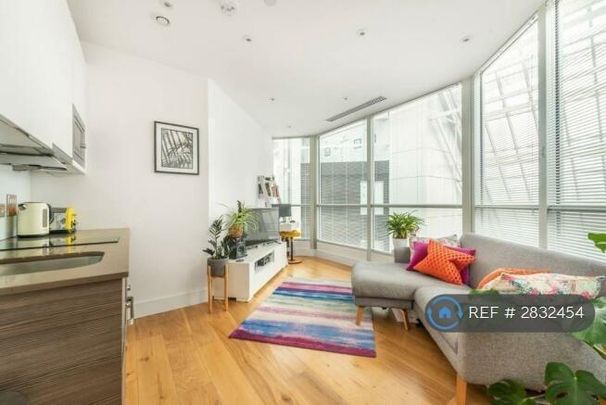 Studio to rent - Photo 1