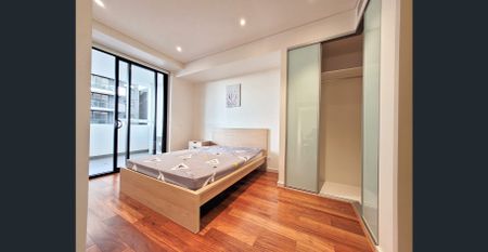 Spacious fully furnished 2 bedroom - Photo 2