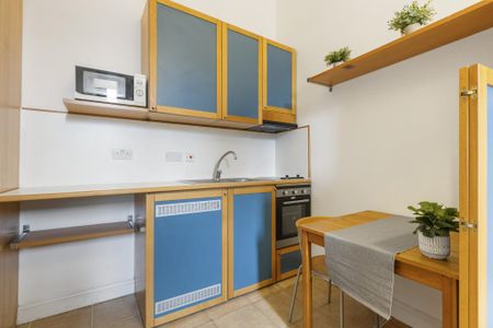 BILLS INCLUDED - Studio to rent in Earls Court, London SW5 - Photo 4