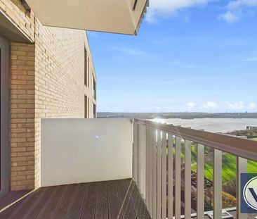 Apartment to Rent: Waterside Heights, Booth Road, E16 - Photo 1