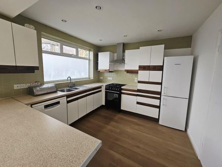 4 bedroom detached house to rent - Photo 5