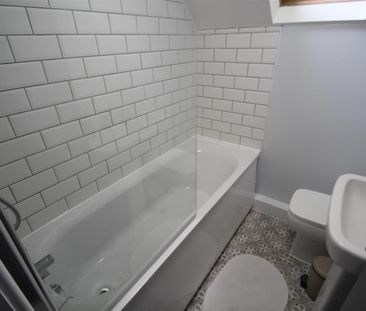 Cliff Road Gardens, Hyde Park, LS6 2EY, Leeds - Photo 2