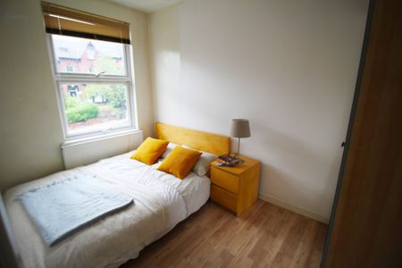 Flat 2B, 31 Kelso Road, LS2 9PR, Leeds - Photo 4