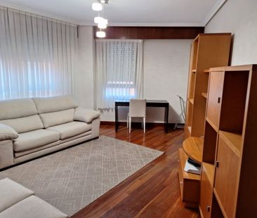 Piso de alquiler en Kraus Alfredo Plaza, Rekalde Centro - Photo 2