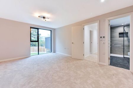 4 bedroom semi-detached house to rent - Photo 2
