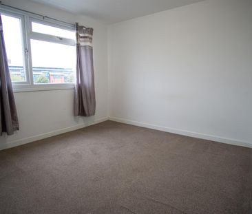 1 Bed Flat to Let on Beckett Court, Preston - Photo 2