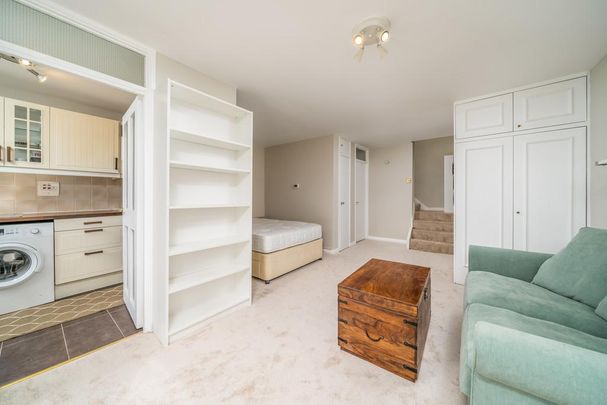 Studio to rent - Photo 1